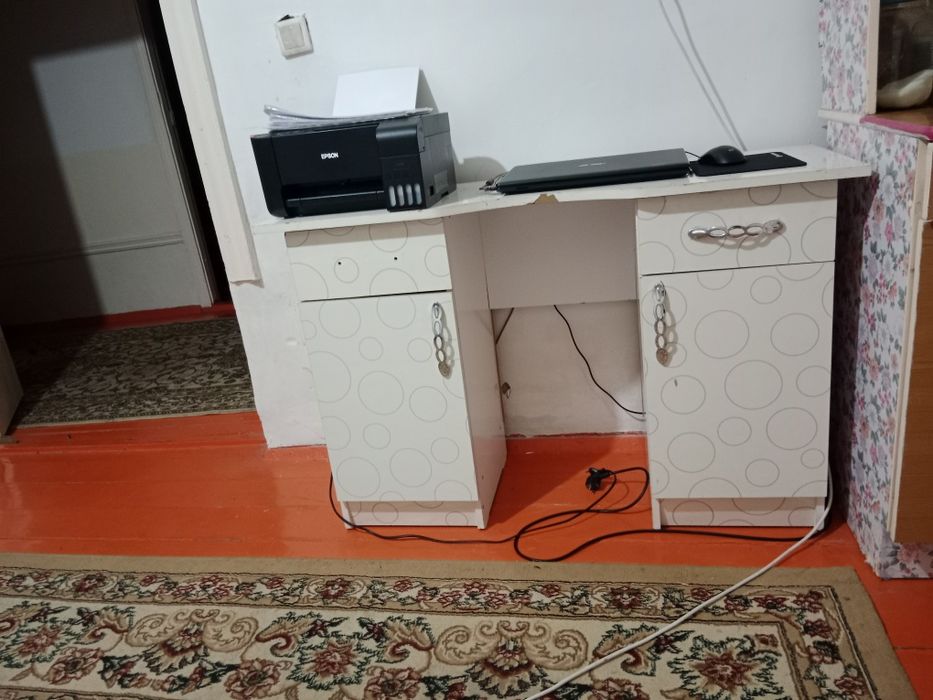 Сабаққа жазуға арналған стол