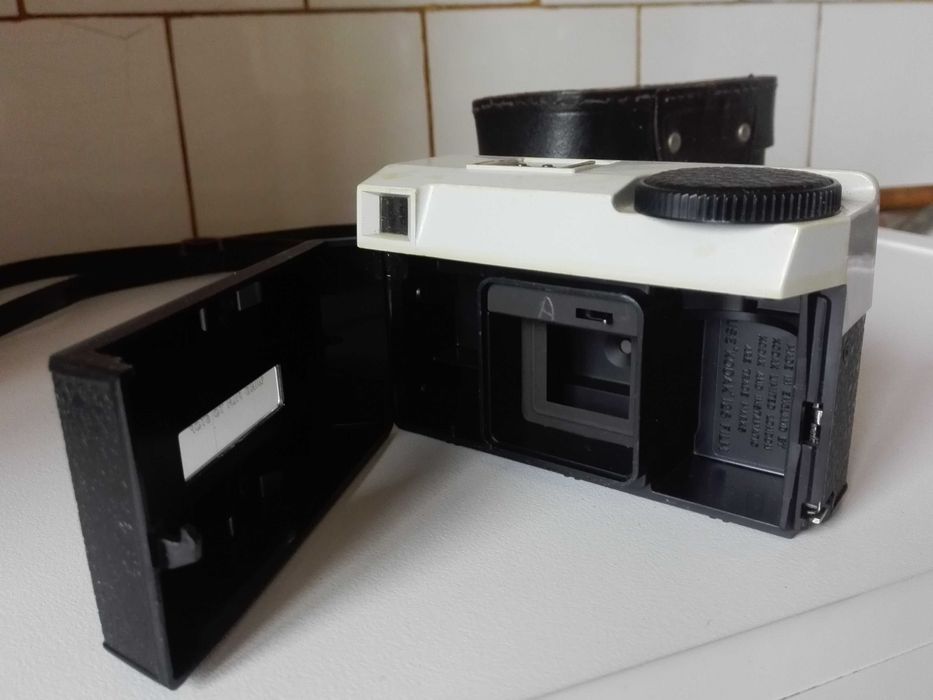 Фотоапарати  Perfekta II и Kodak Instamatic 25 Camera.