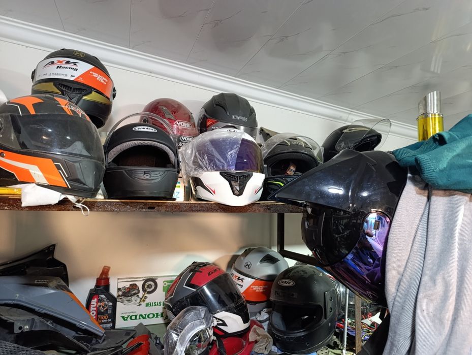 Каска шлем хорошего качества 250мингдан бошланади