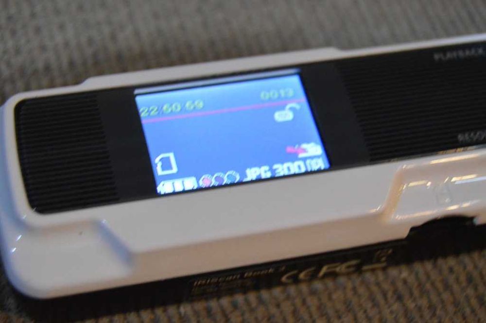 Scanner Portabil IRIScan Book 3 – Ideal pentru Cărți și Documente, Ecran Color