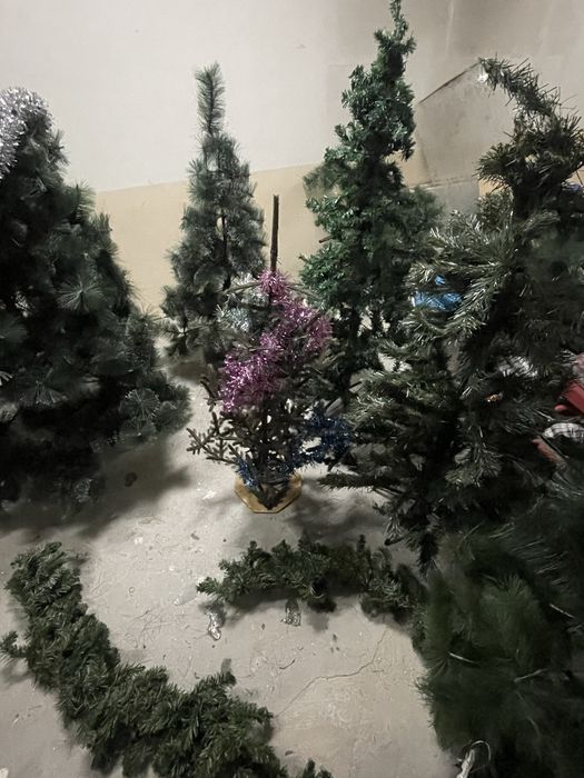 Продам , новогодние искуственные  елки
