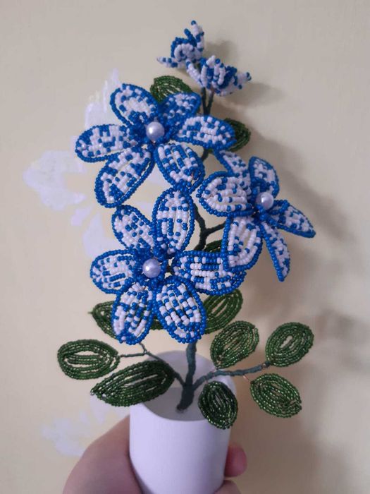 Цветы из бисера на подарок