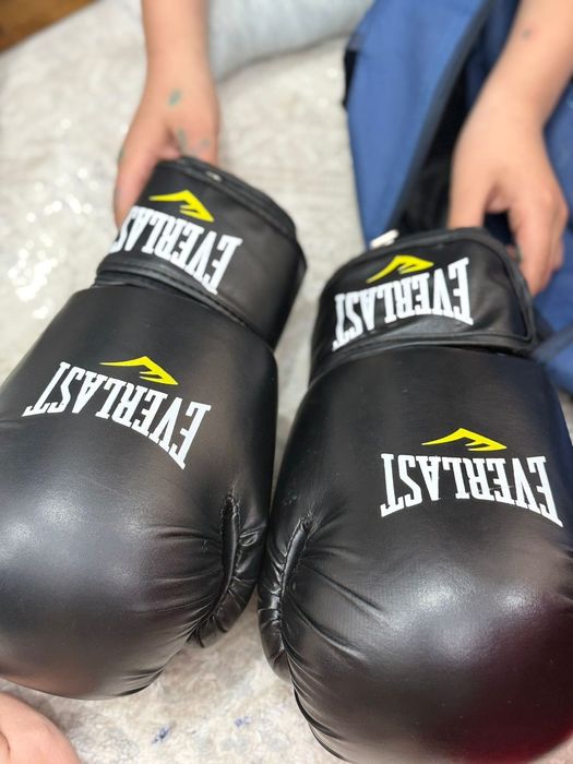 Продается боксерский перчатка