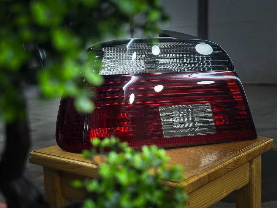 Затъмняване на автостъкла пастиране на фарове и облепяне на детайли