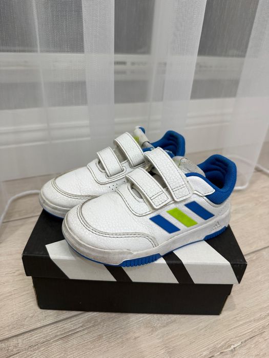 Продам детские кроссовки Адидас оригинал