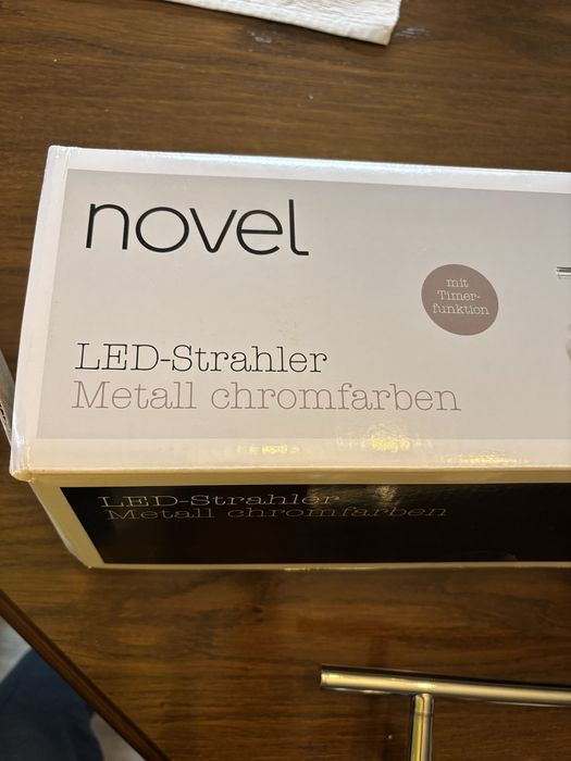 таванна LED лампа с 3 осветителни тела.