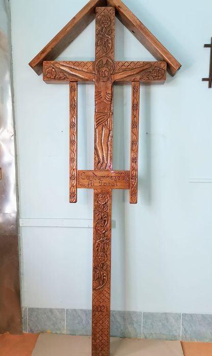 Troita și Cruce din Stejar Sculptat Manual