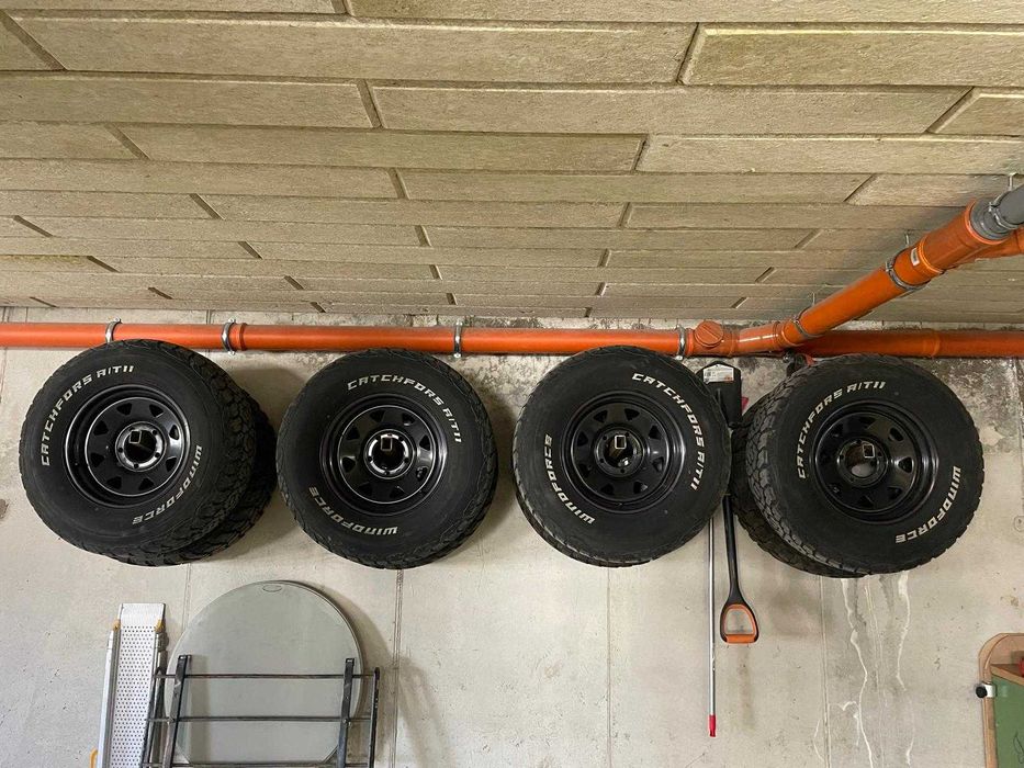 Seturi roți complete (cauciucuri + jante) – stare bună