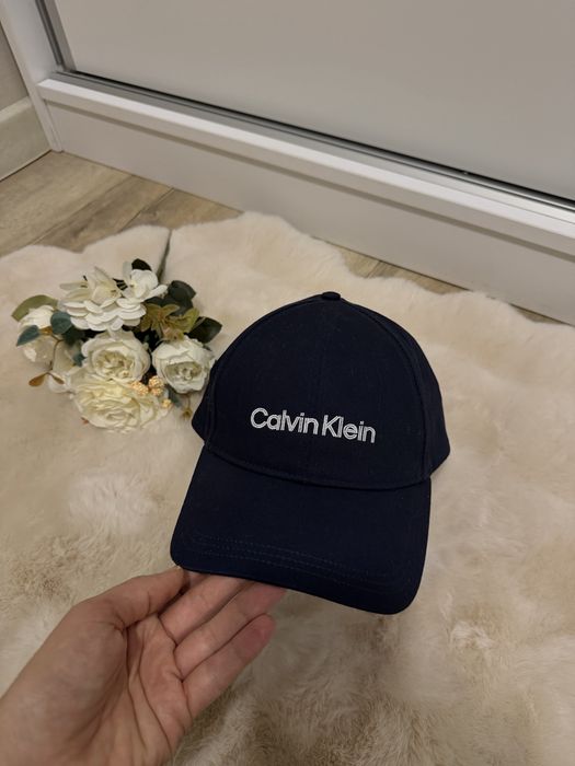 Шапка с козирка Calvin Klein