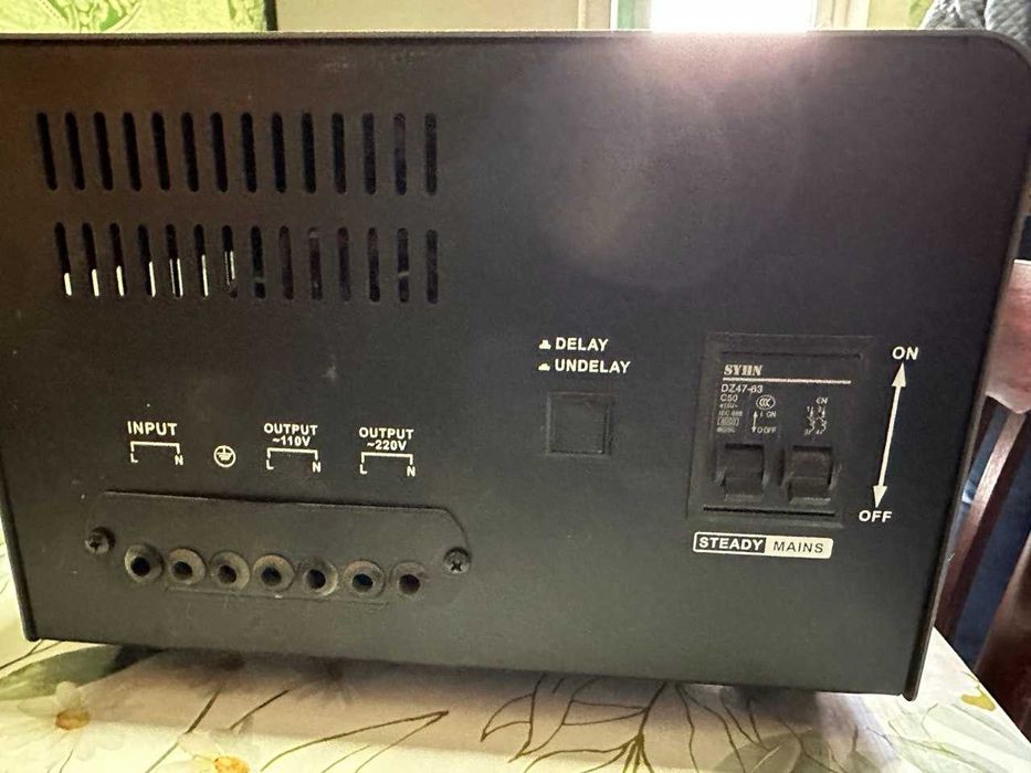 Стабилизатор латорный настенный NURA 100-260V BVC-W-10KVA