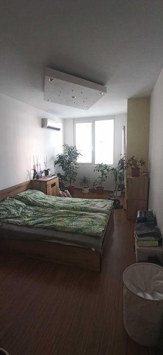 Двустаен апартамент + гараж кв. Редута