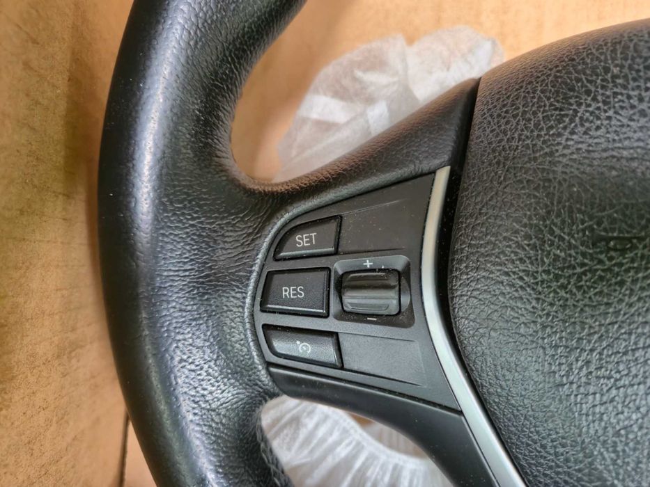 оригинален волан за bmw f30 като нов!