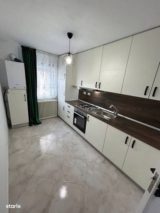 De vanzare apartament cu 4 camere, 2 bai, etaj 3, in zona Piata Mare