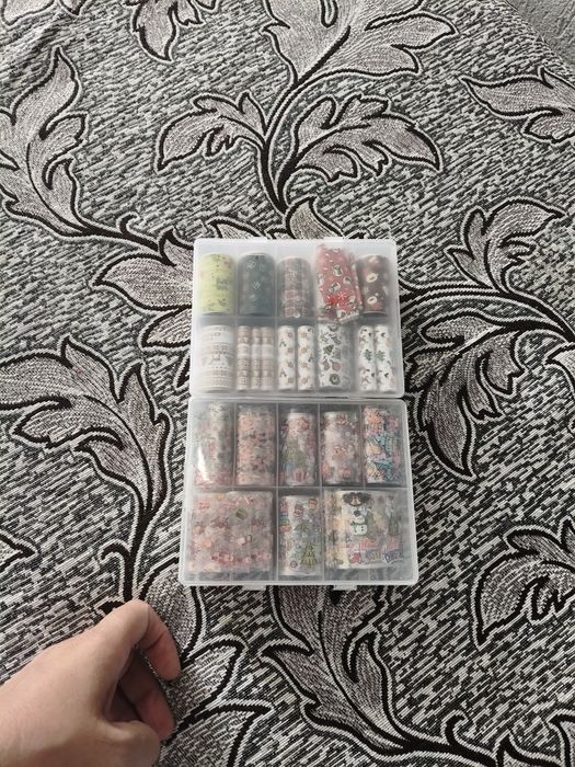 Vând set complet  pentru unghii