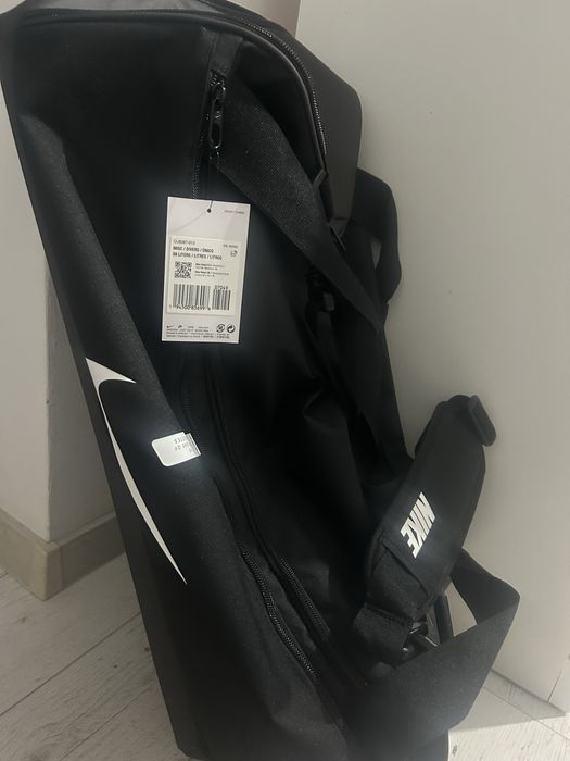 Geanta nike, noua, cu etichete