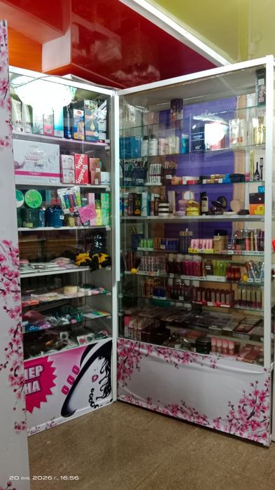 Продам витрины стеклянные