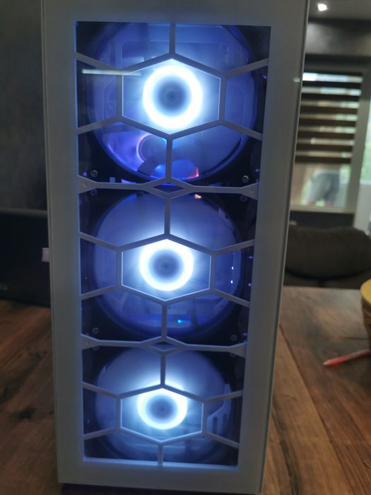 Нов геймърски компютър R7 5700X, 2x16RAM, RX7600