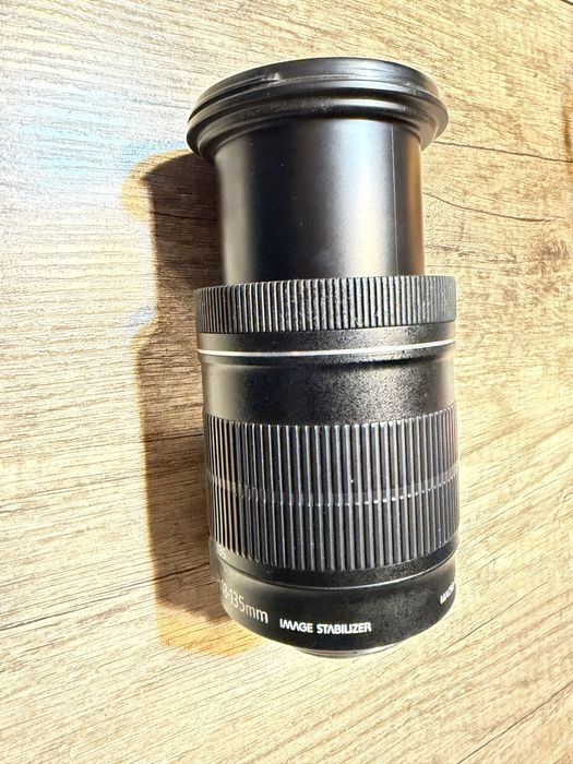 Teleobiectiv Canon EF-S 18-135 mm f 1:2,5-5,6 IS stare perfecta