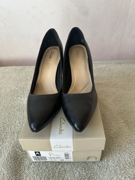 Продаю кожаные туфли Clarks, размер 39