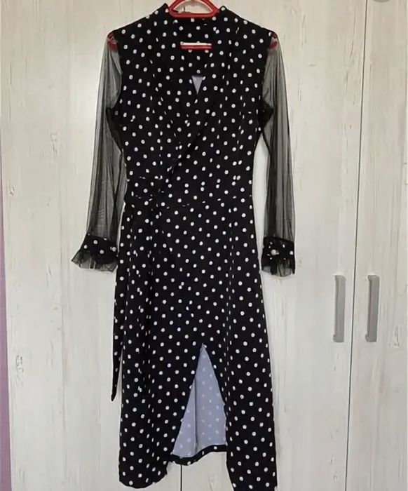 Продам платье женское в горошек