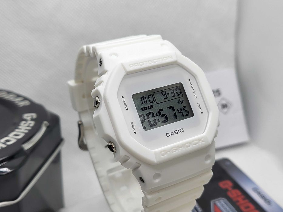 Ceas Casio g shock Classic dw5600 white, Nou, Garantie 2 ani