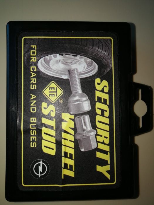 продавам комплект секретни болтове за джанти за Дъстър