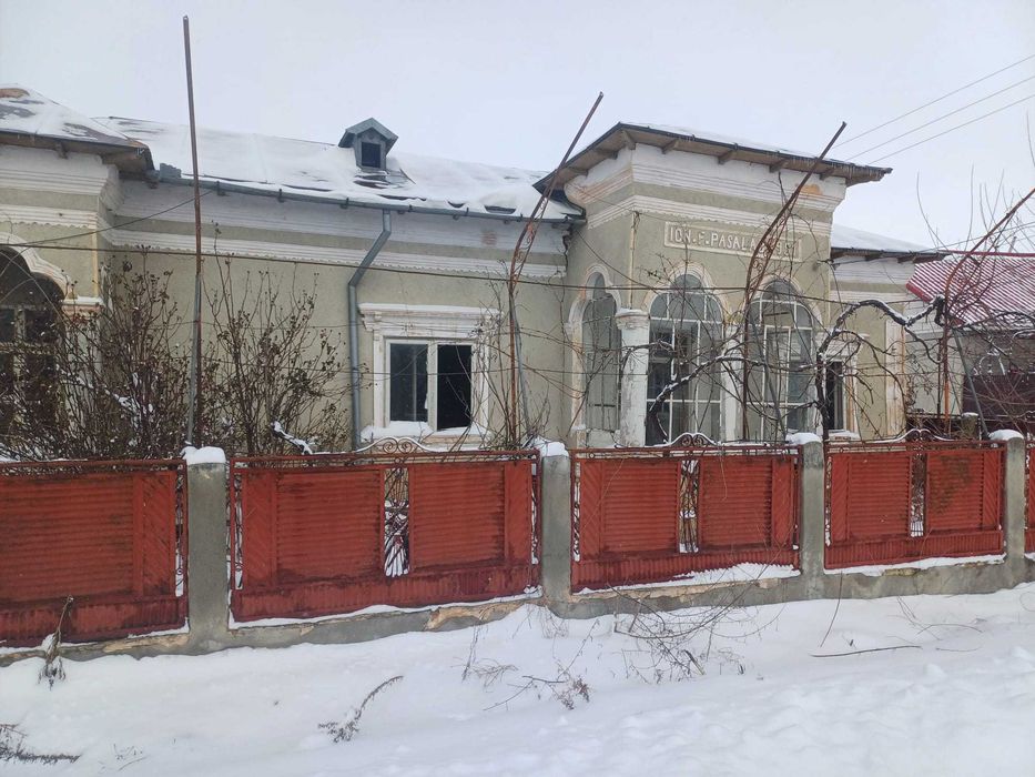 vand casa in renovare+teren