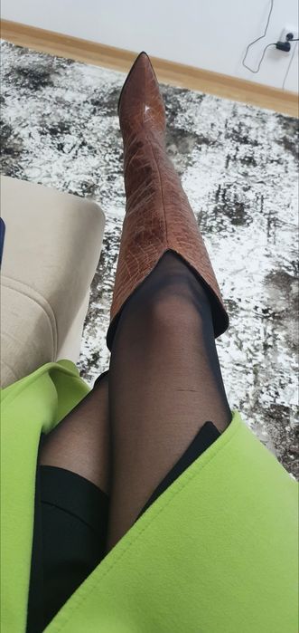 Продам натуральные сапоги чулки под питона