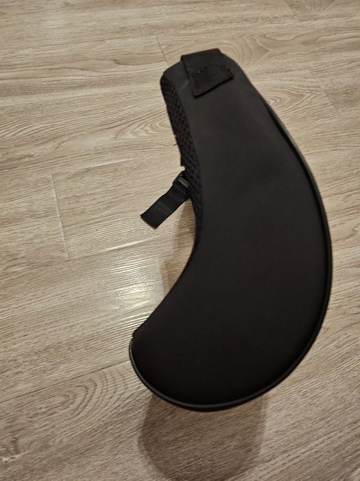 Продам подголовник  2шт