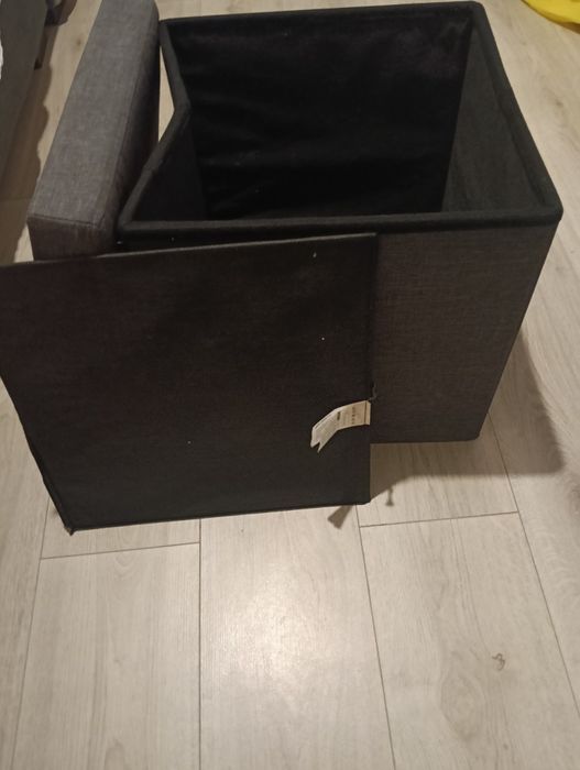 Taburet pliabil tip cutie în stare bună.