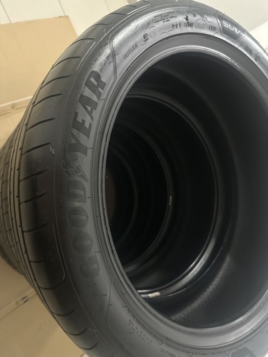 255/45 R21 Godyear Eagle F1