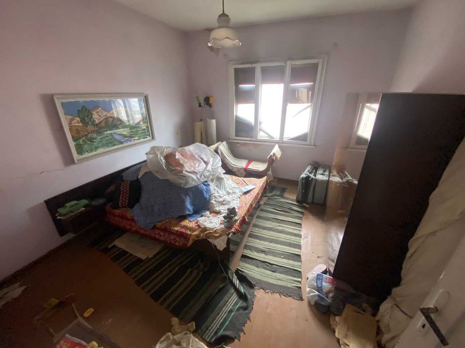 ЕТАЖ от КЪЩА с РЗП 80 кв.м, двор 200 кв.м, град Карлово