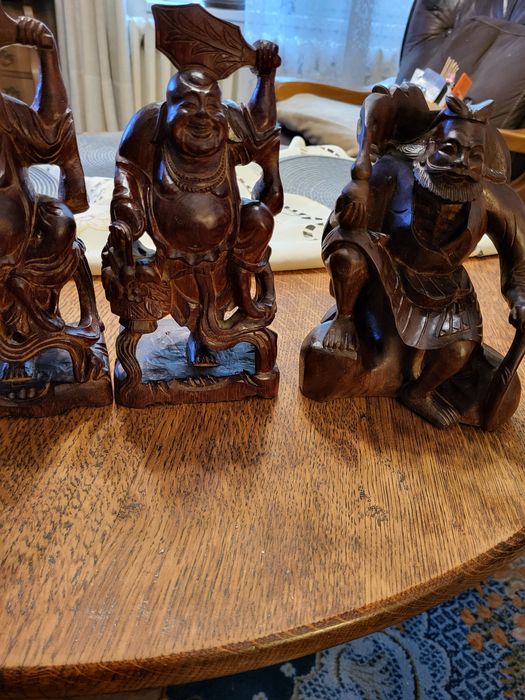 Ръчноизработени фигури от махагон