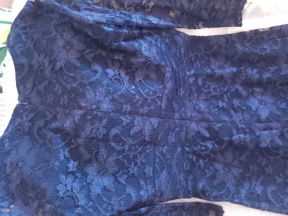 Синя дантелена рокля