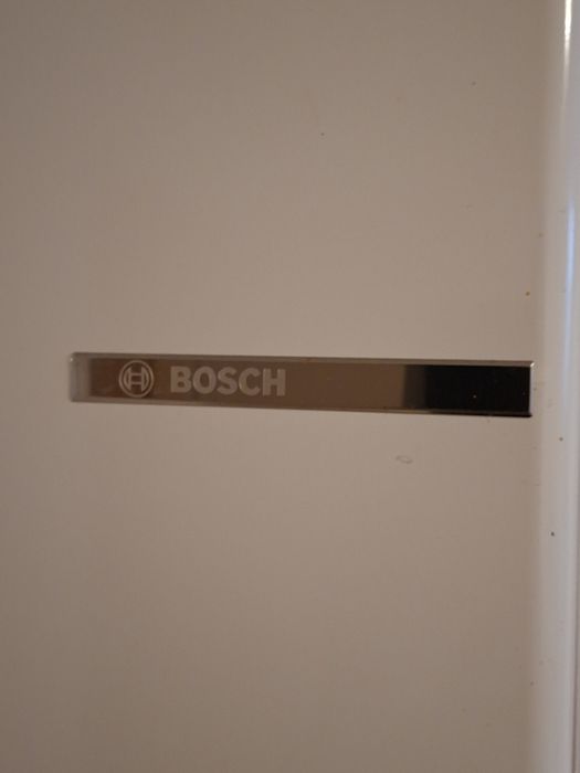 Хладилник Bosch с фризер 2025 в гаранция
