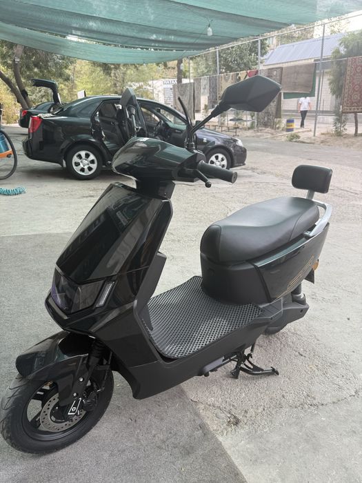 Продам электро скутер очень качественный   Почти новый