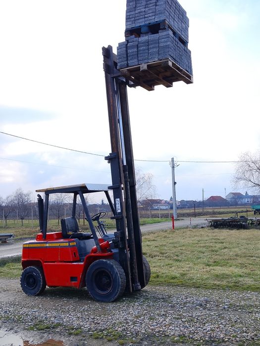 Stivuitor motostivuitor diesel ridica 3.5 T la  4.4 mH  stare f buna