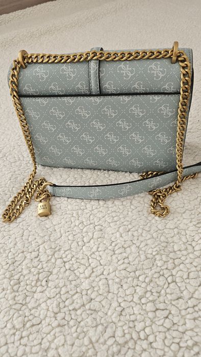 Даска чанта Guess