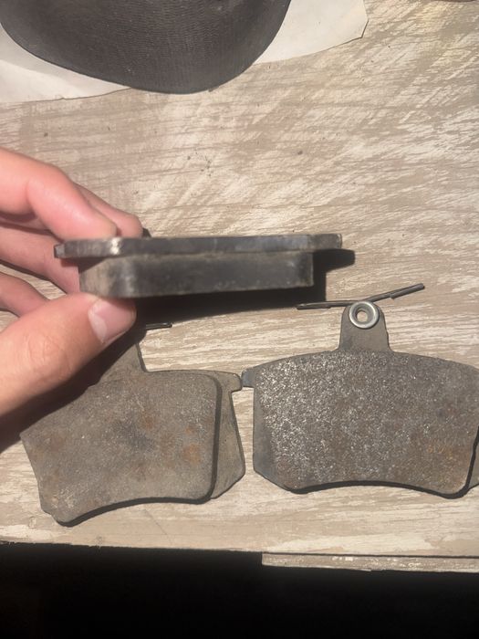 Колодки задни продам