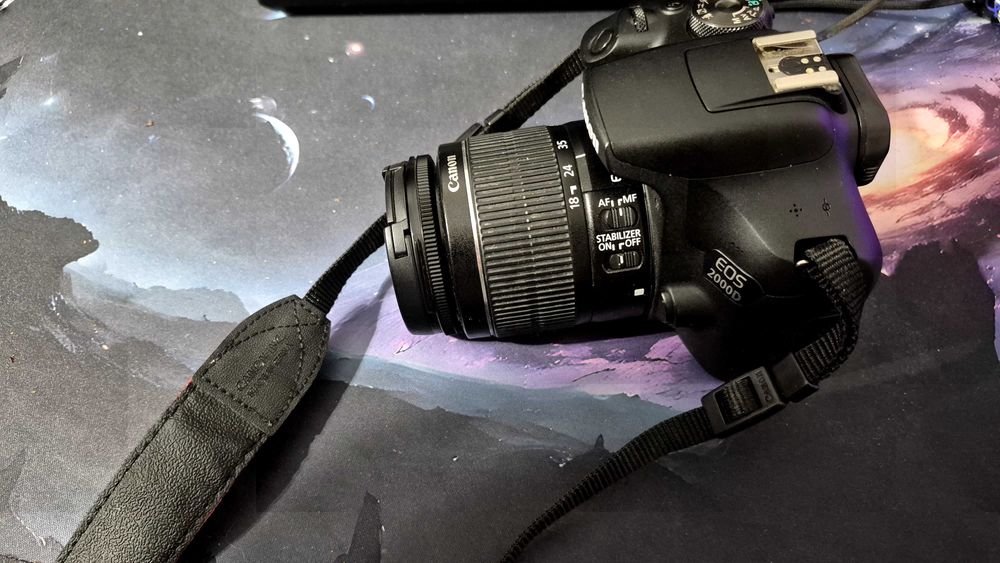 Se vinde Canon Eos 2000d,folosit foarte putin