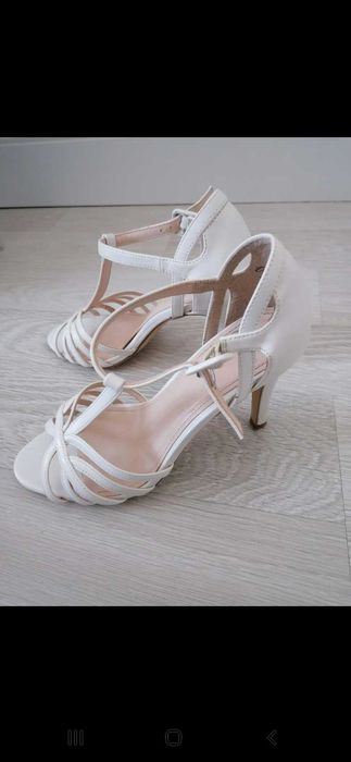 Sandale albe, marimea 36