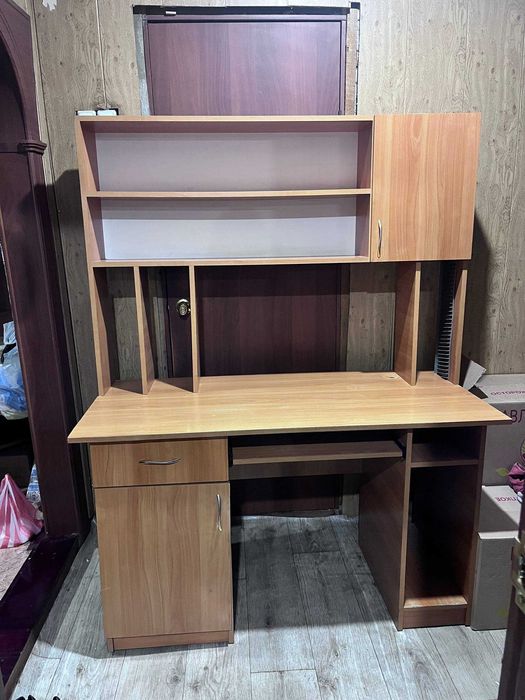 Стол компьютерный