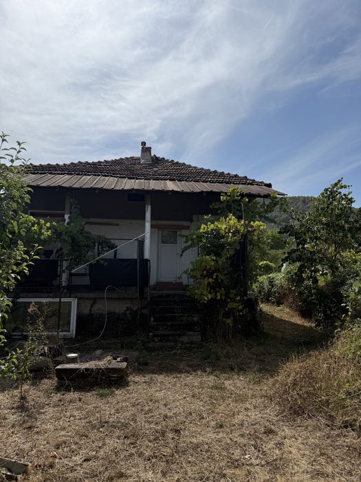 Продавам къща в село Врачеш