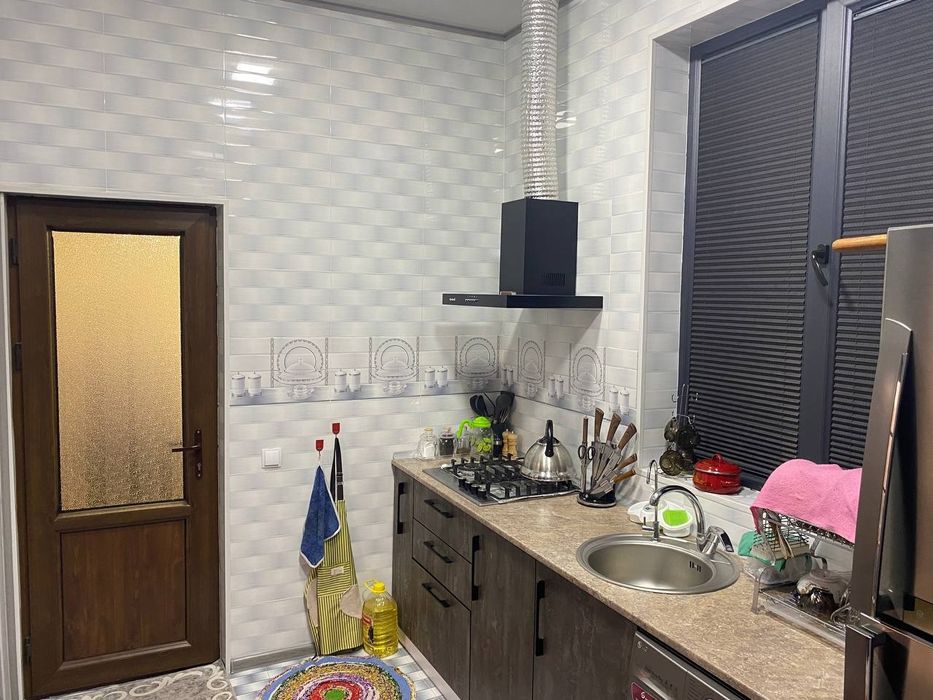 Yeng ozbekston bogin orqasida chiroyli shinam xovli