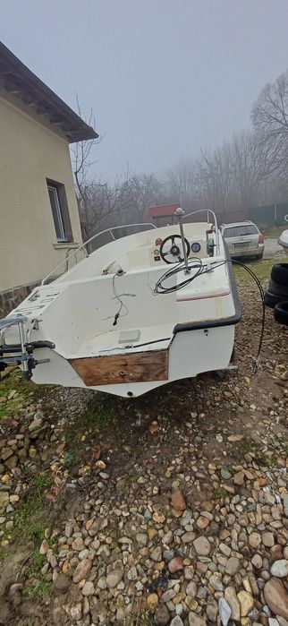 Лодка Sessa 430 колесар