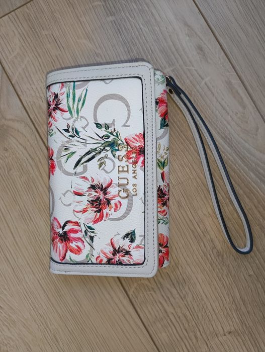 Ново портмоне  Guess