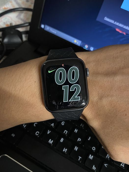 Apple Watch series 5, 44 mm