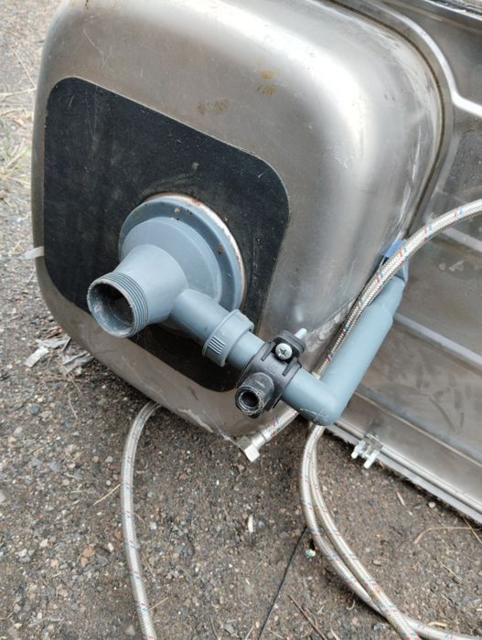 Продаю раковину со смесителем