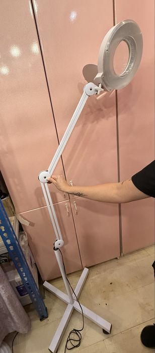 Косметологическая лампа-лупа