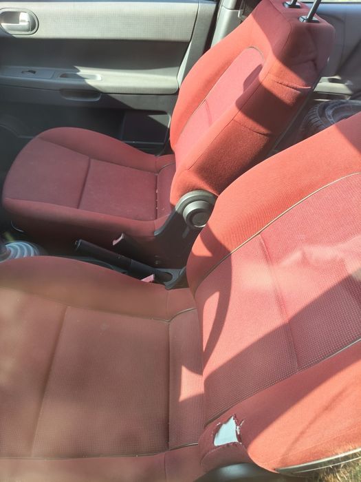 Vând Mitsubishi Colt 2005